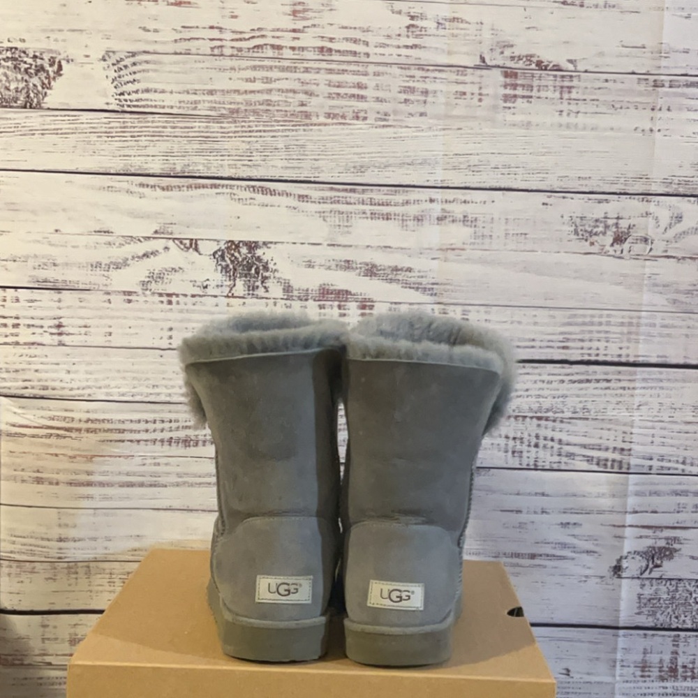 UGG Classic Cuff Short Boot - Picture 4 of 6